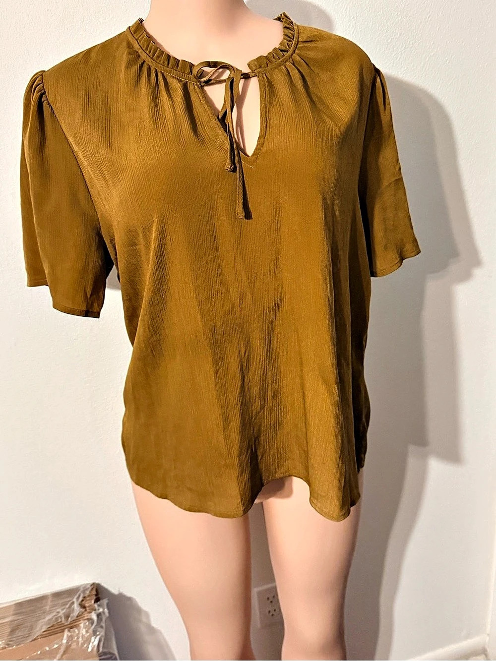 Nine West Ruffled Neck Blouse in Brown XL Like New